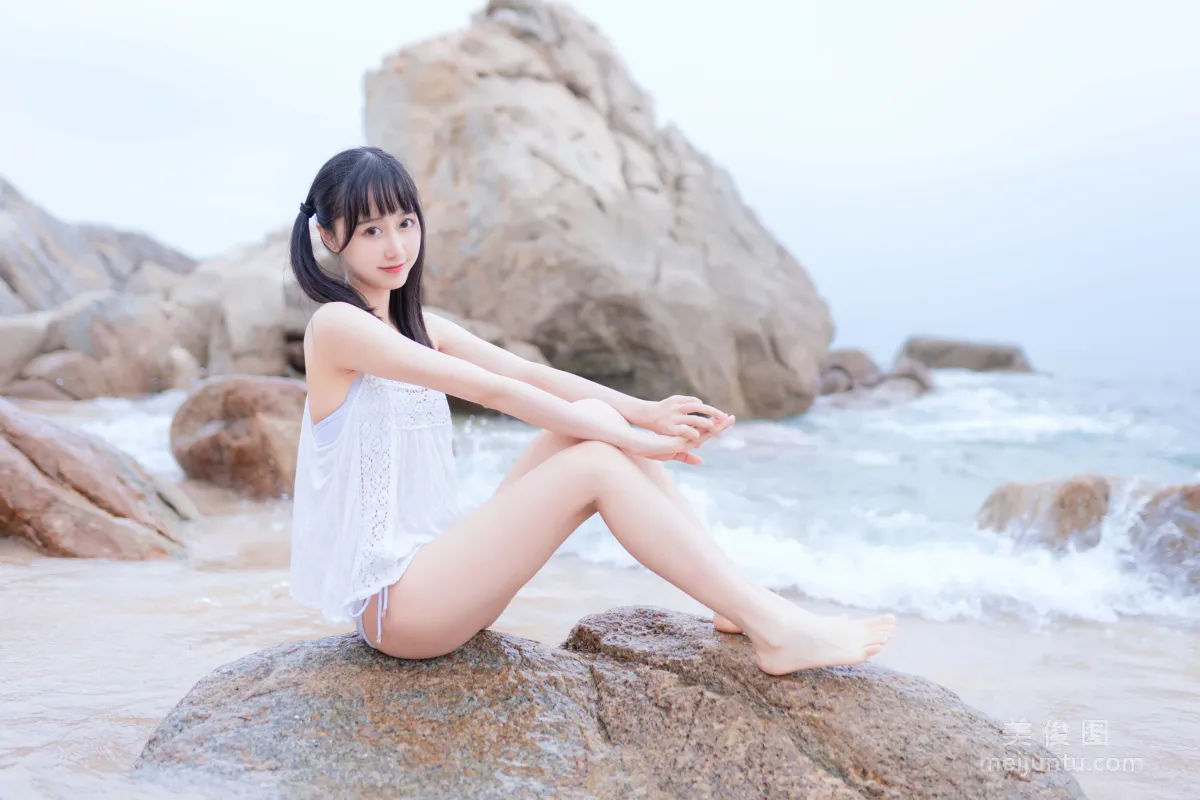 [Beautiful Coser] Mu Mianmian OwO "Seaside White Bikini" Photo Set photo 17