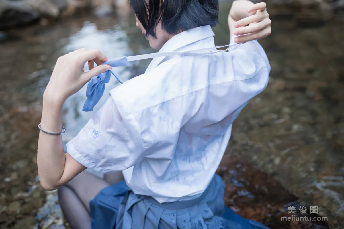 木綿綿OwO 《水色溪邊制服》 寫真集 30