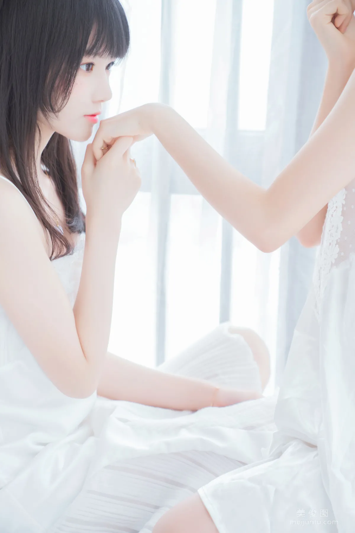 木綿綿OwO&amp;桜桃喵 《朝(白裙×白裙)》 寫真集 35