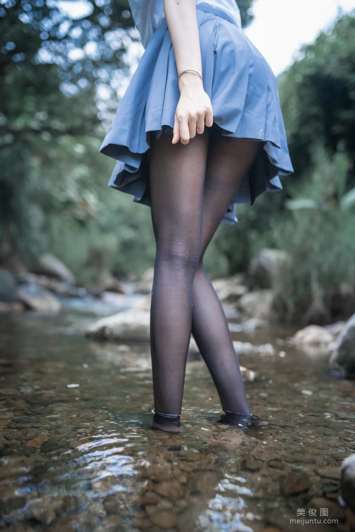 木綿綿OwO 《水色溪邊制服》 寫真集 7