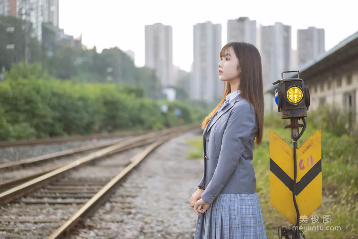[美女Coser] 姬镜酱 《私奔之制服》 写真集1