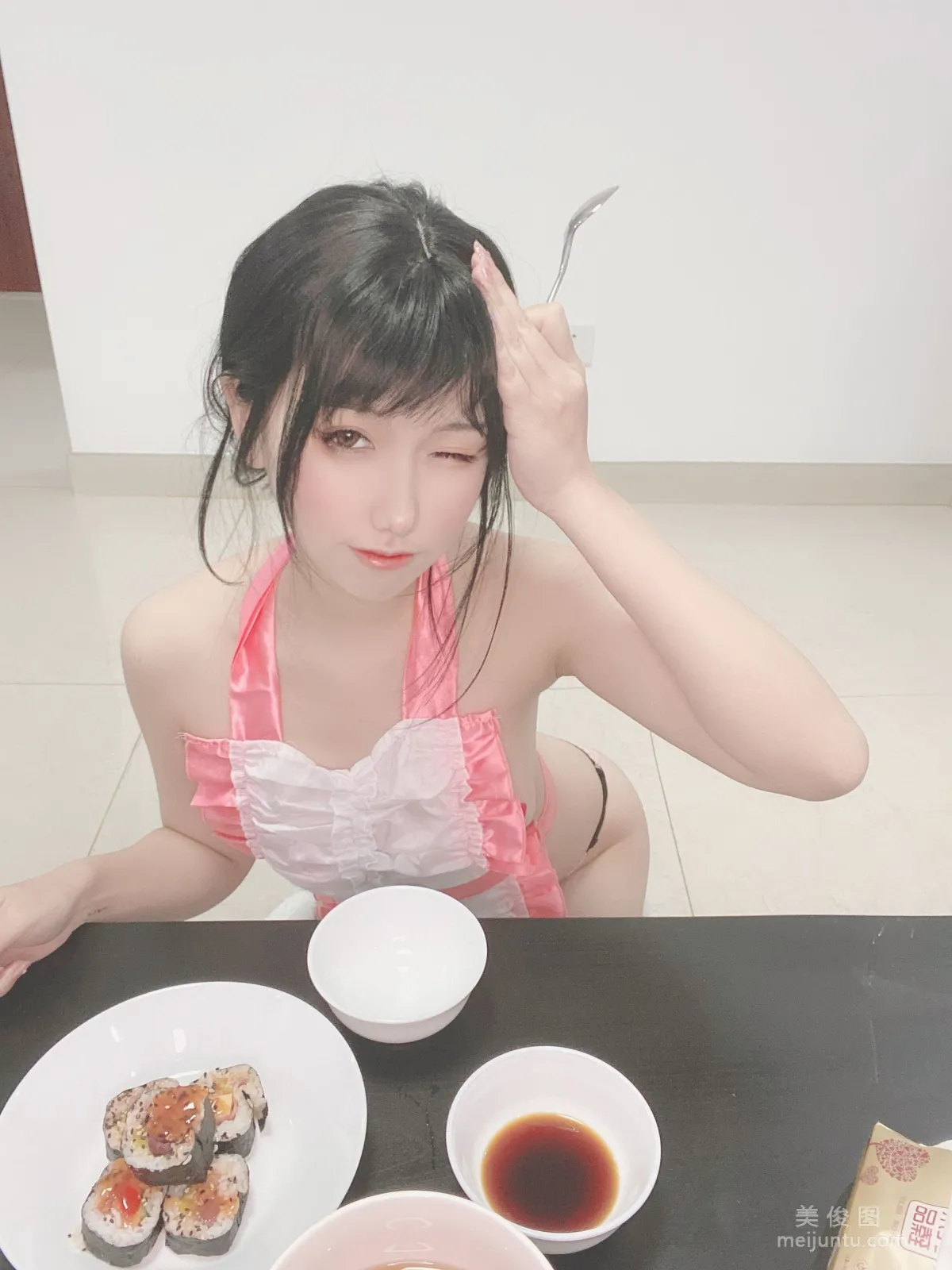 Coser芋圆侑子SJ 《人妻围裙》 写真集35