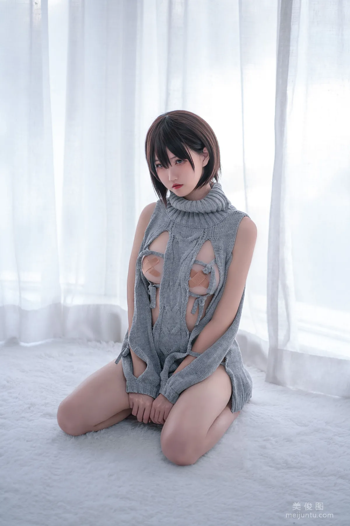 COS少女阿薰kaOri 《露背毛衣》 写真集2