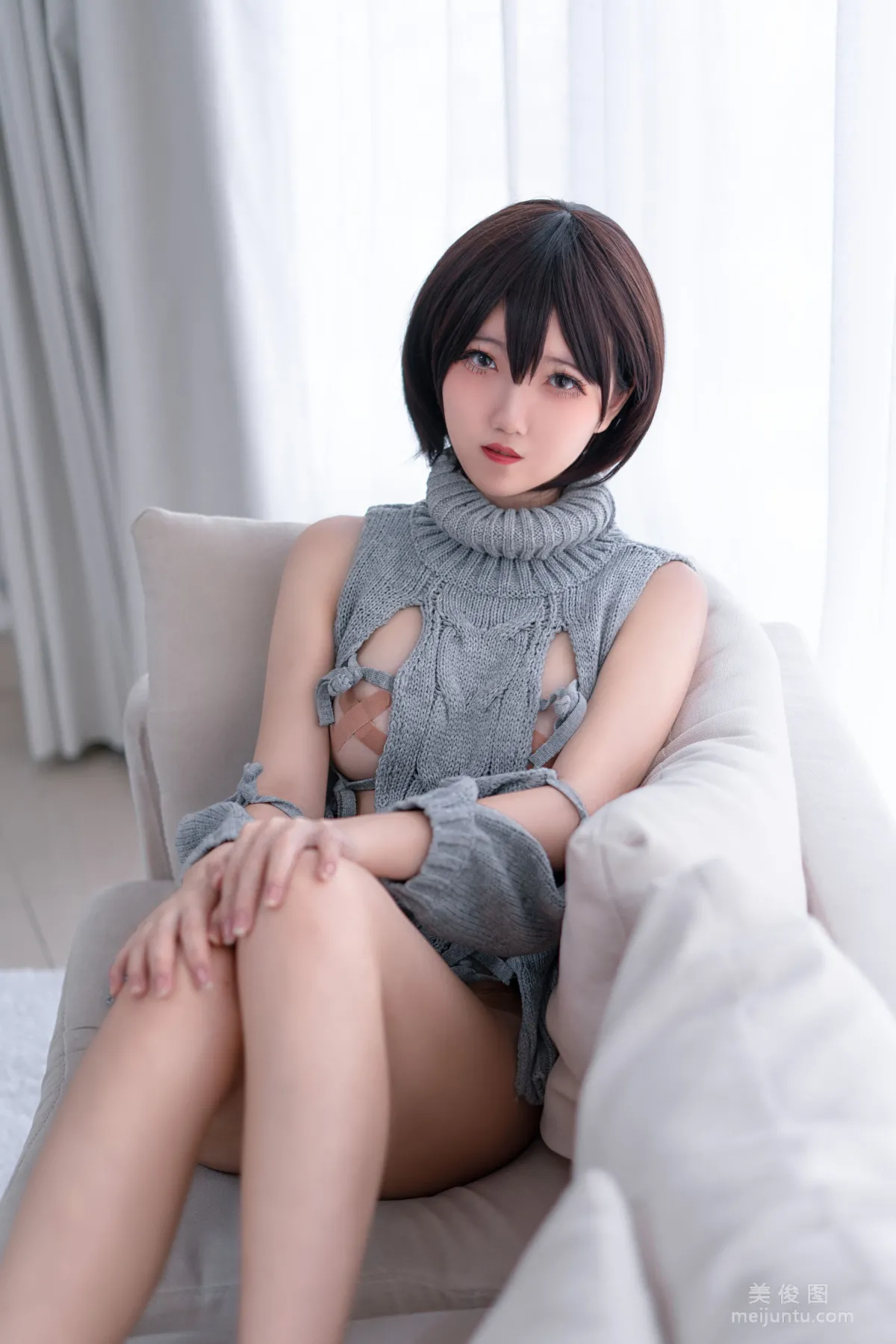 COS少女阿薰kaOri 《露背毛衣》 写真集4
