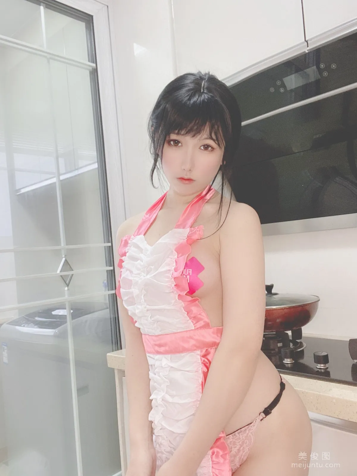 Coser芋圆侑子SJ 《人妻围裙》 写真集70