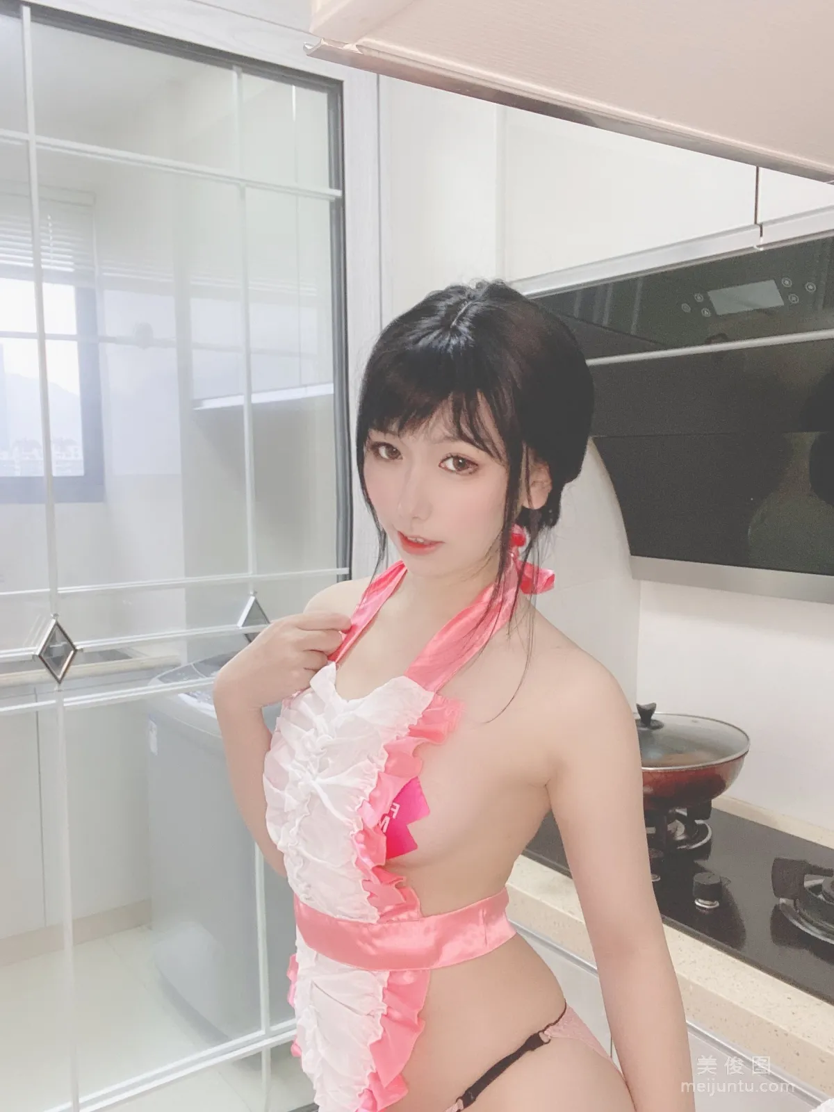 Coser芋圆侑子SJ 《人妻围裙》 写真集8