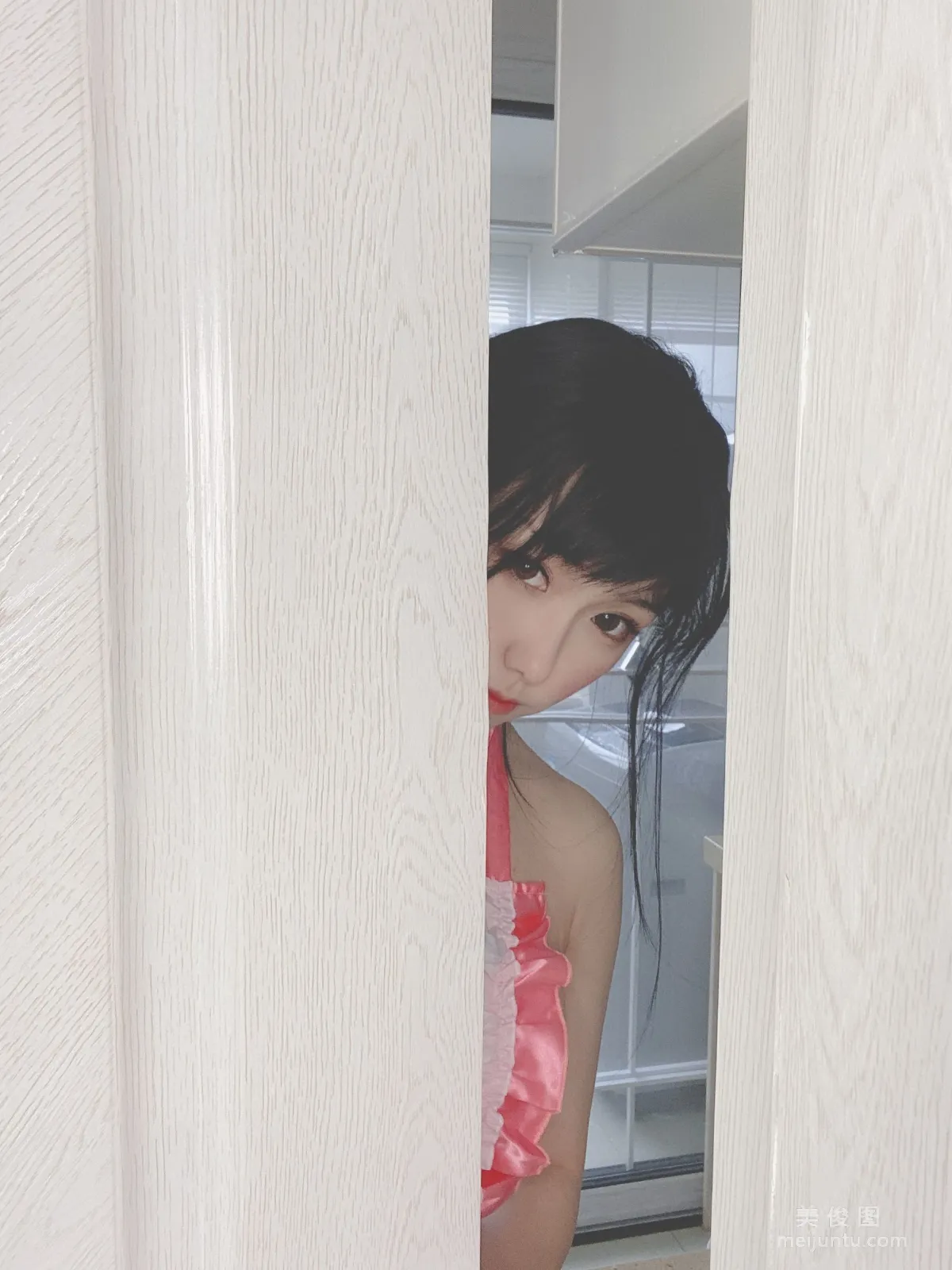Coser芋圆侑子SJ 《人妻围裙》 写真集1