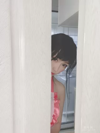 Coser芋圓侑子SJ 《人妻圍裙》 寫真集