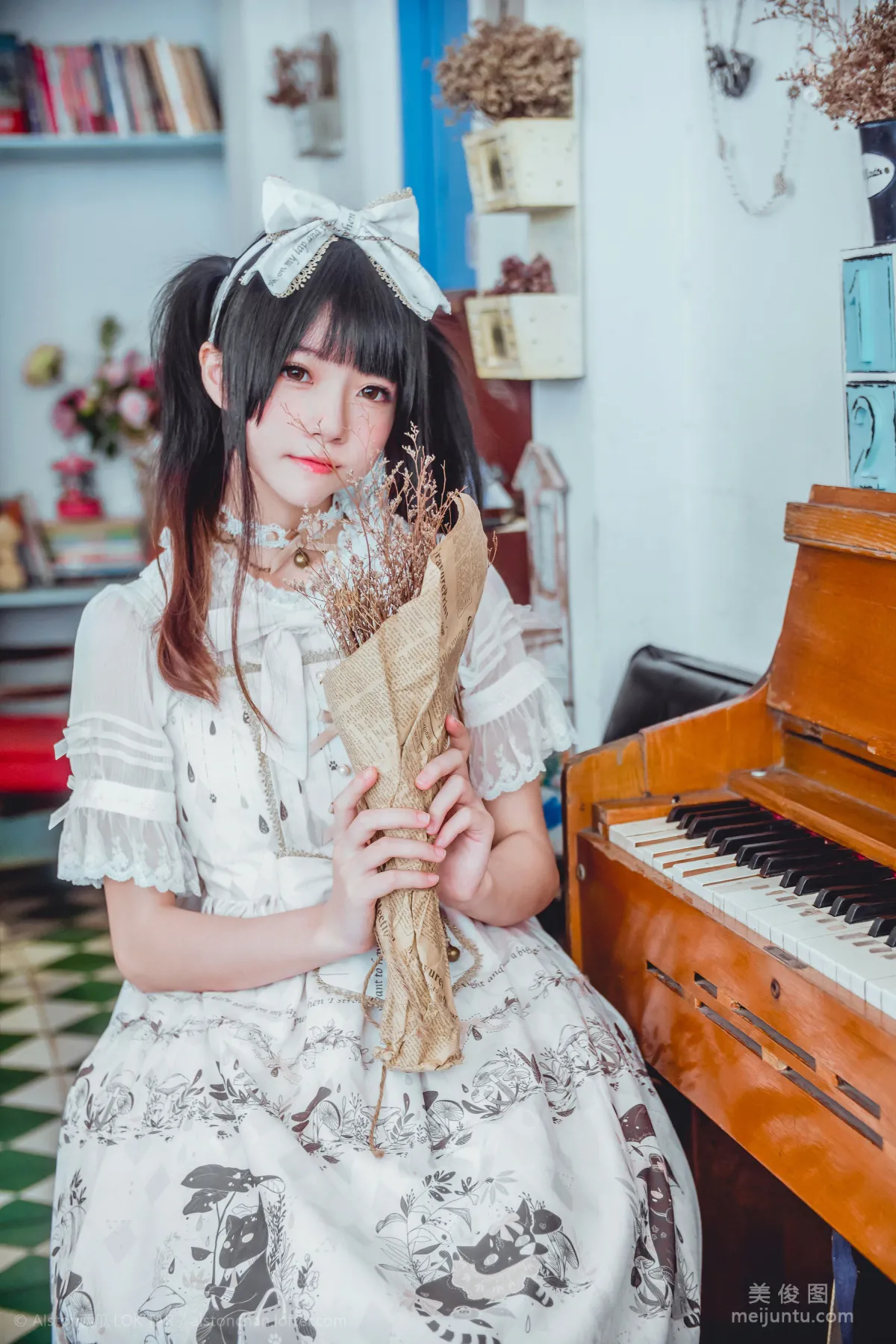 Ying Taomiao: Web Idols photo 9