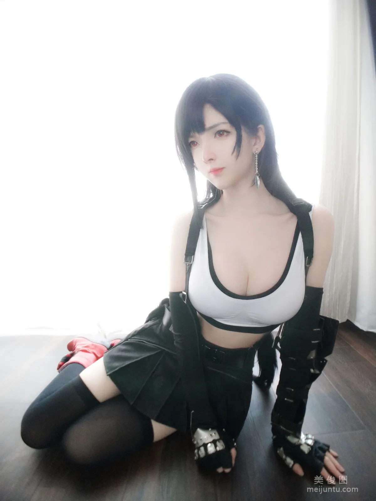[Internet Celebrity Model Coser] Yixiao Yangze Tifa Standard Outfit Photo Set photo 8