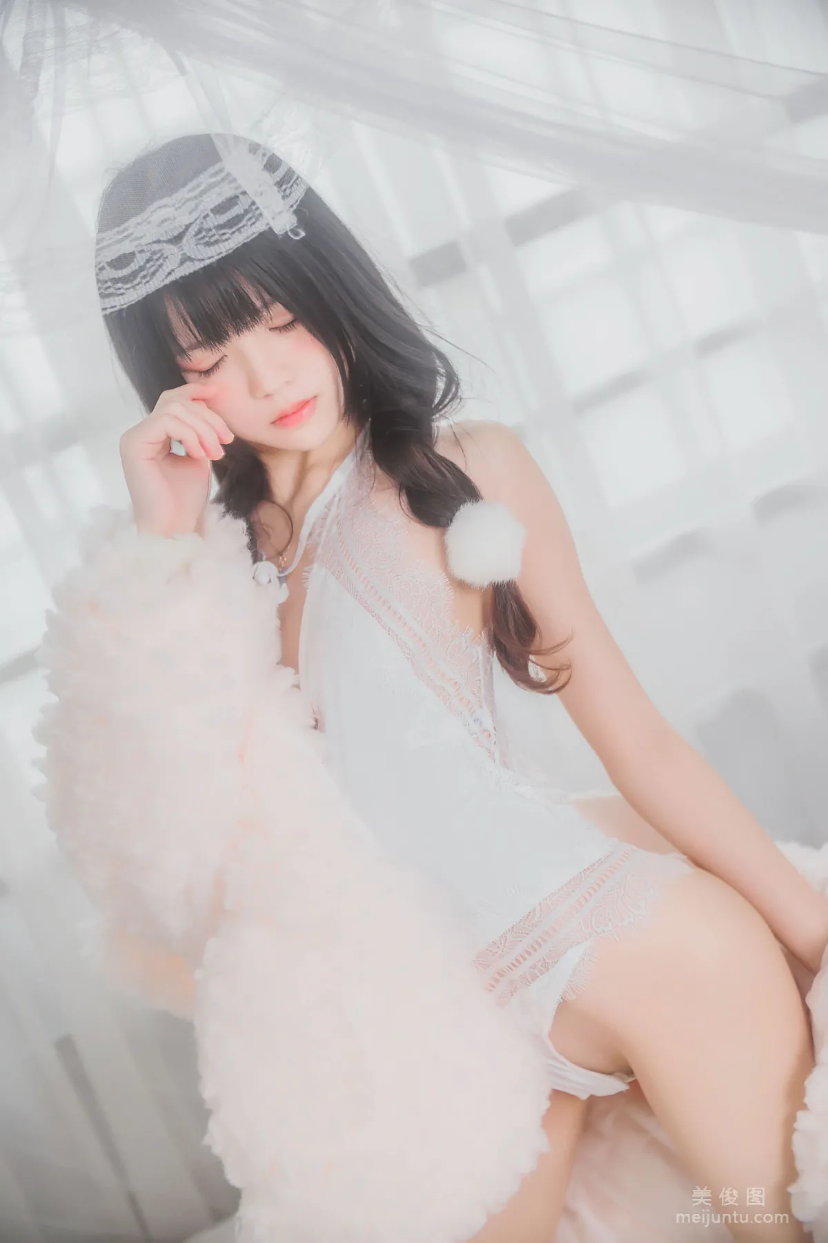 Ying Taomiao, Hibernation Series Pure White Private Shoot Photo Set photo 15