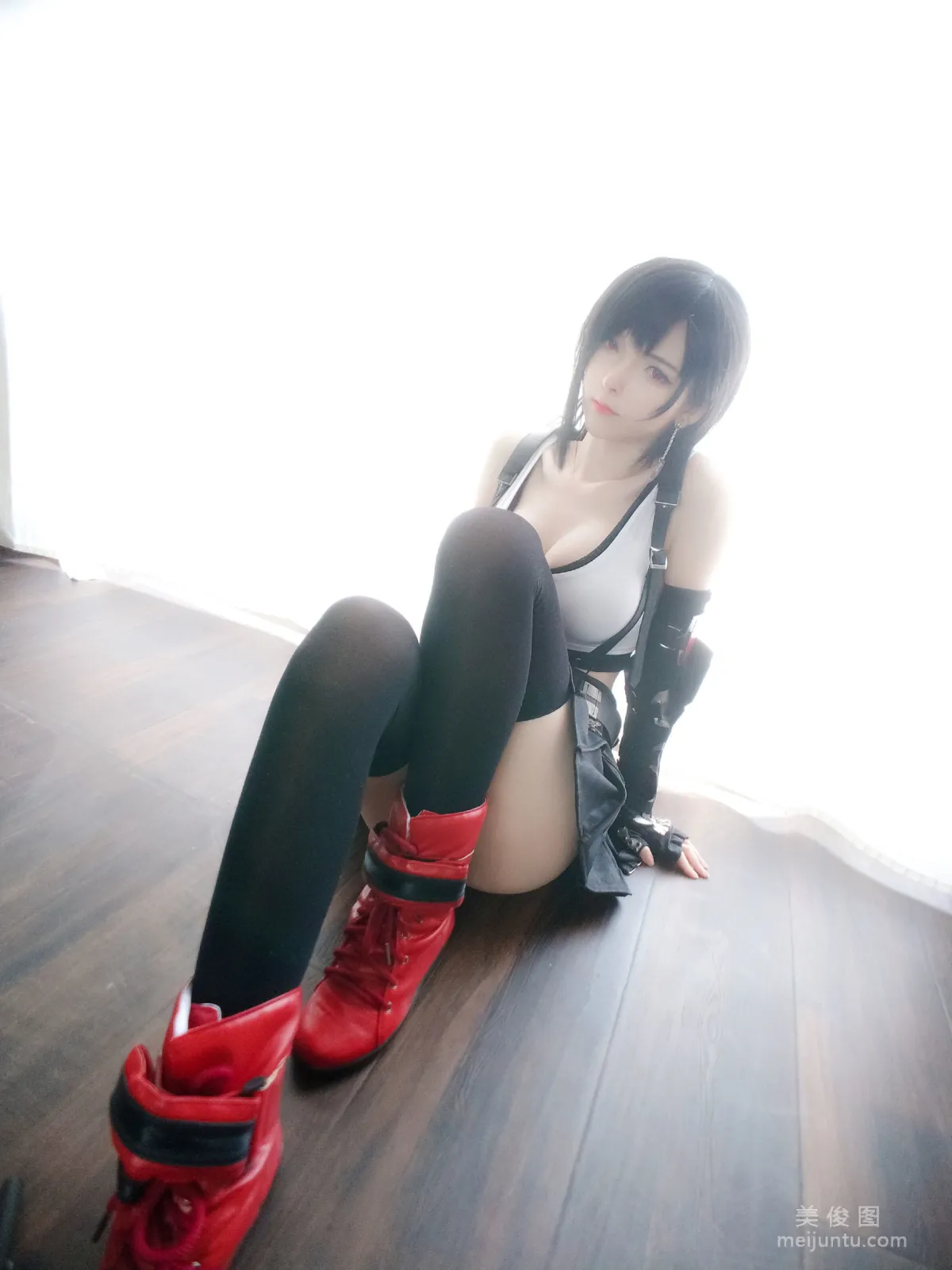 [Internet Celebrity Model Coser] Yixiao Yangze Tifa Standard Outfit Photo Set photo 5