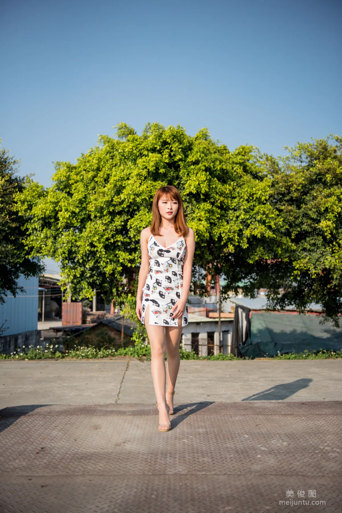 Qingshui Younai, Wind-Riding Street Snap Tight Skirt and Stockings, Photo Set photo 43