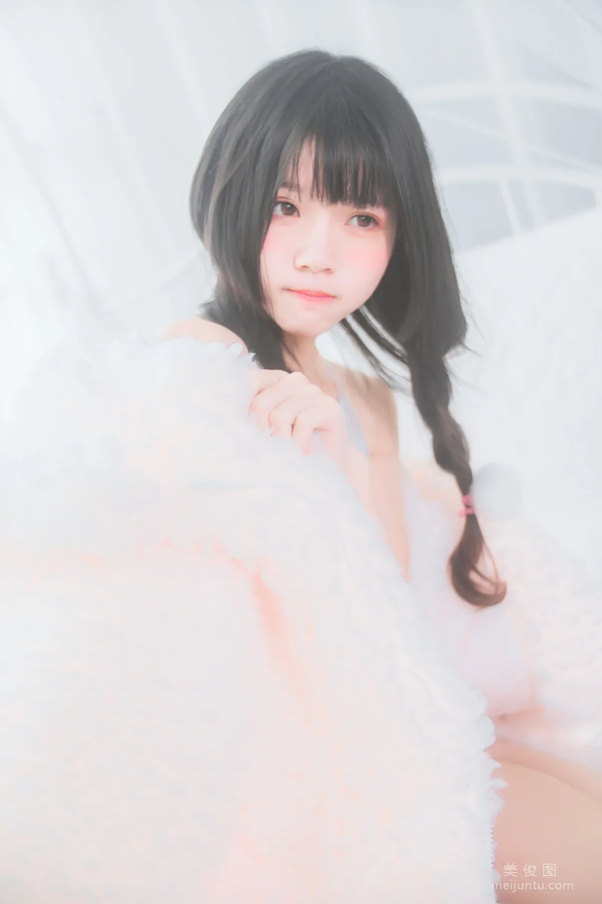 Ying Taomiao, Hibernation Series Pure White Private Shoot Photo Set photo 37