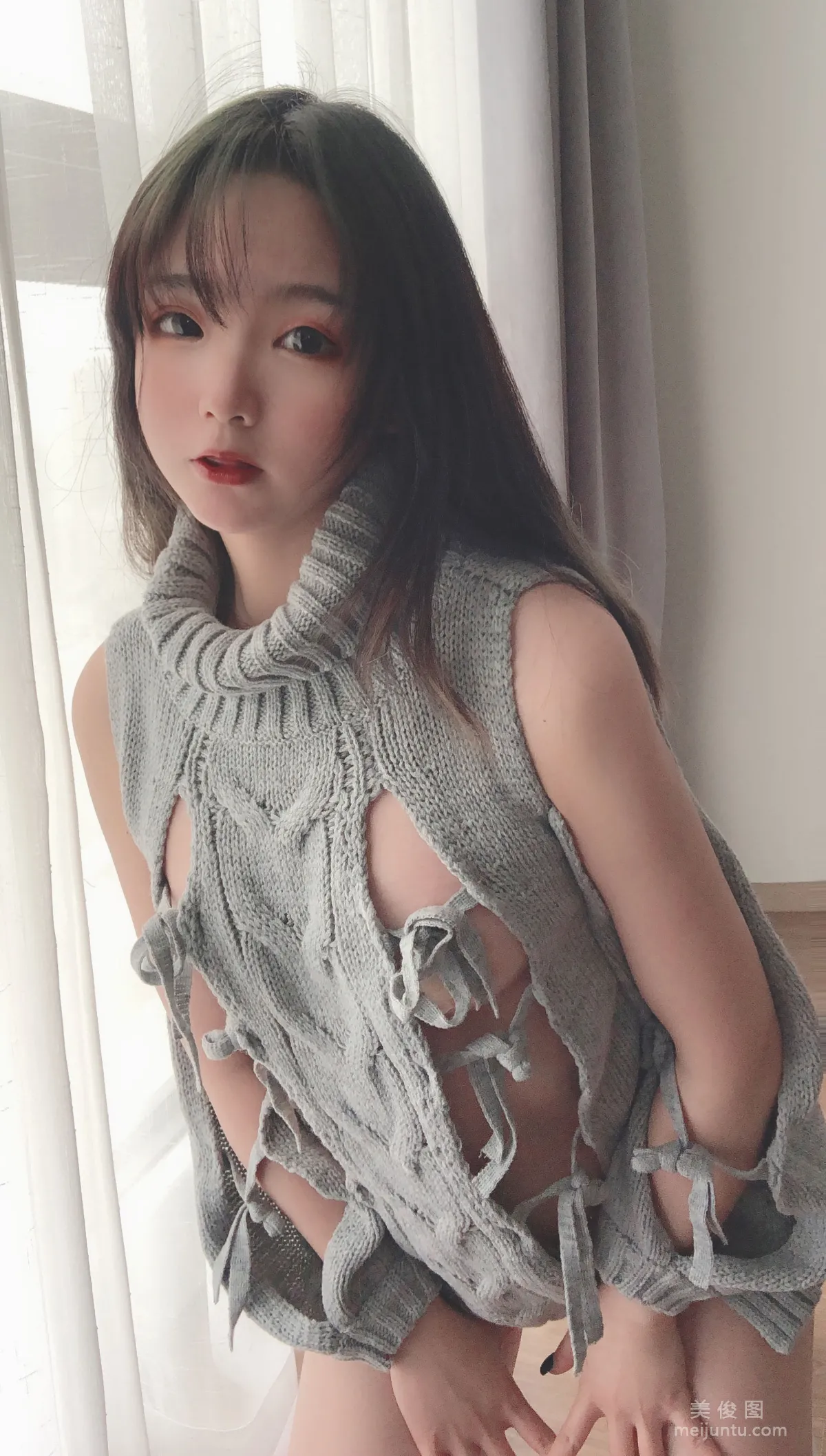 Coser Shi Qingshui "Backless Sweater" Photo Set photo 7