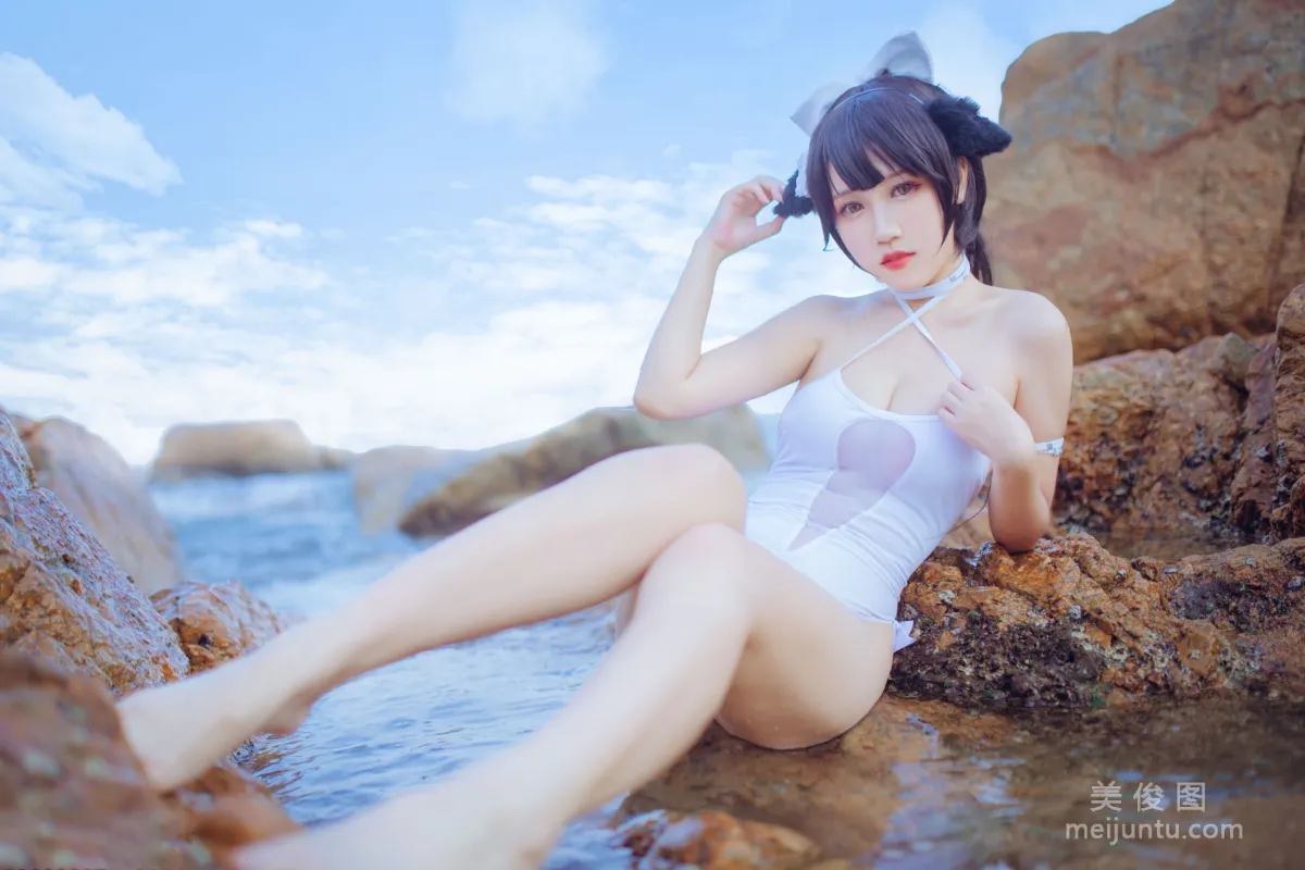 Douniang Lishi x Bu Daimao, Mastiff Beach Swimwear Photo Set photo 22