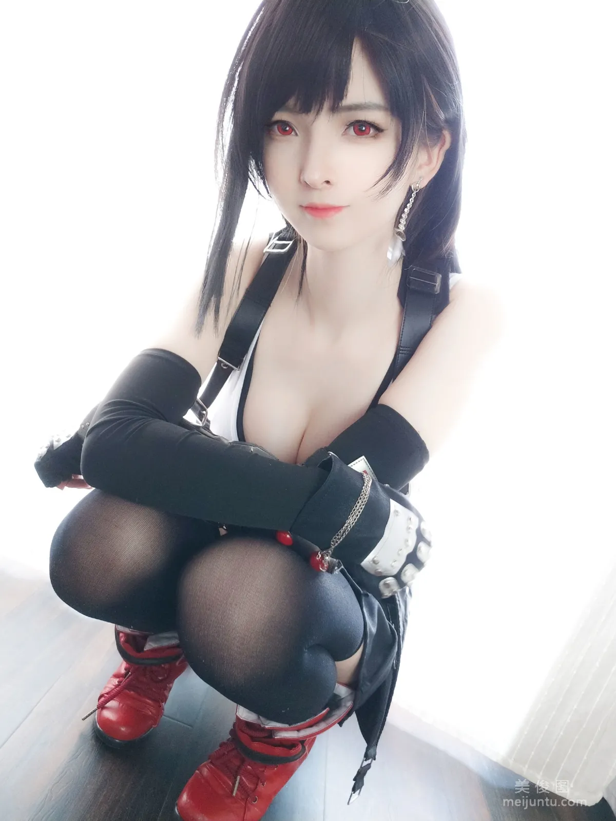 [Internet Celebrity Model Coser] Yixiao Yangze Tifa Standard Outfit Photo Set photo 16