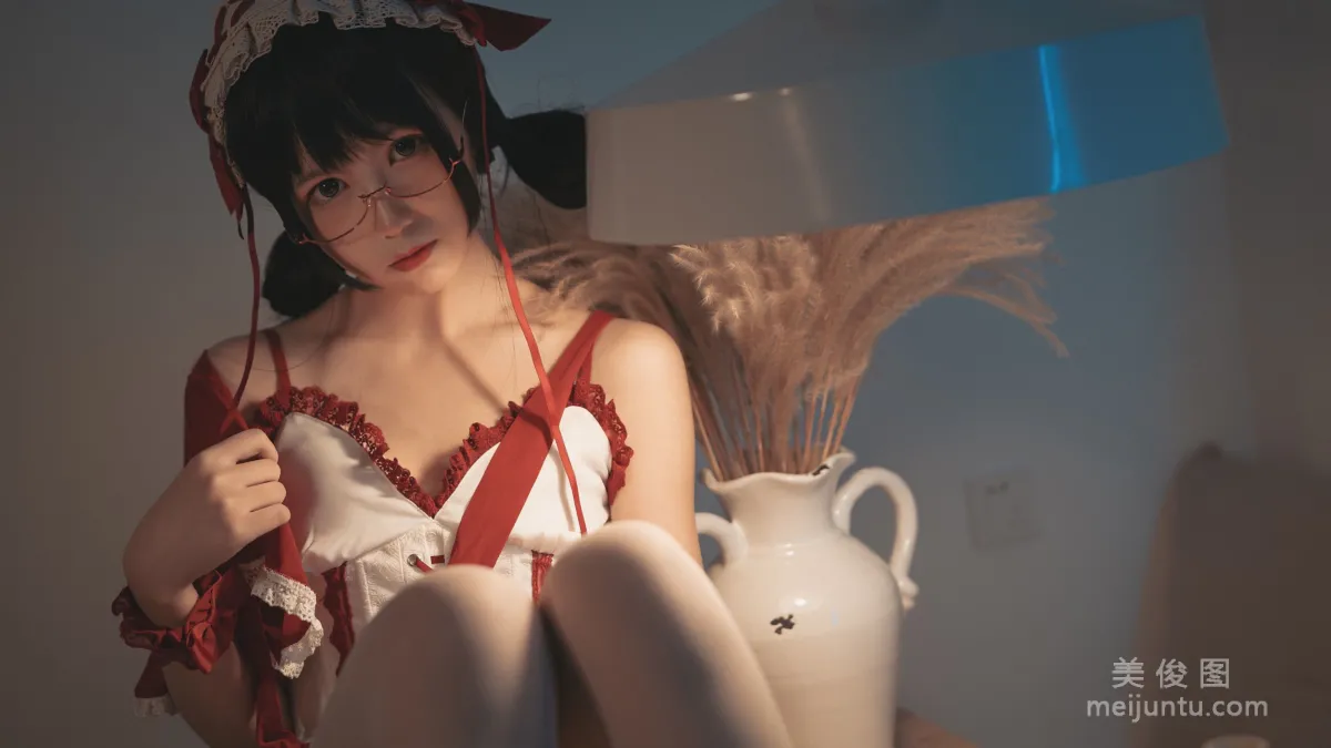 [网红Coser] 逐月su 《小红帽》 写真集10