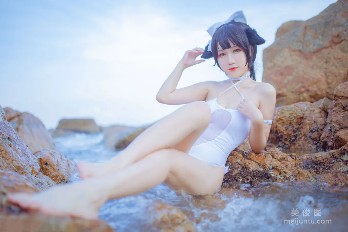 Douniang Lishi x Bu Daimao, Mastiff Beach Swimwear Photo Set photo 21