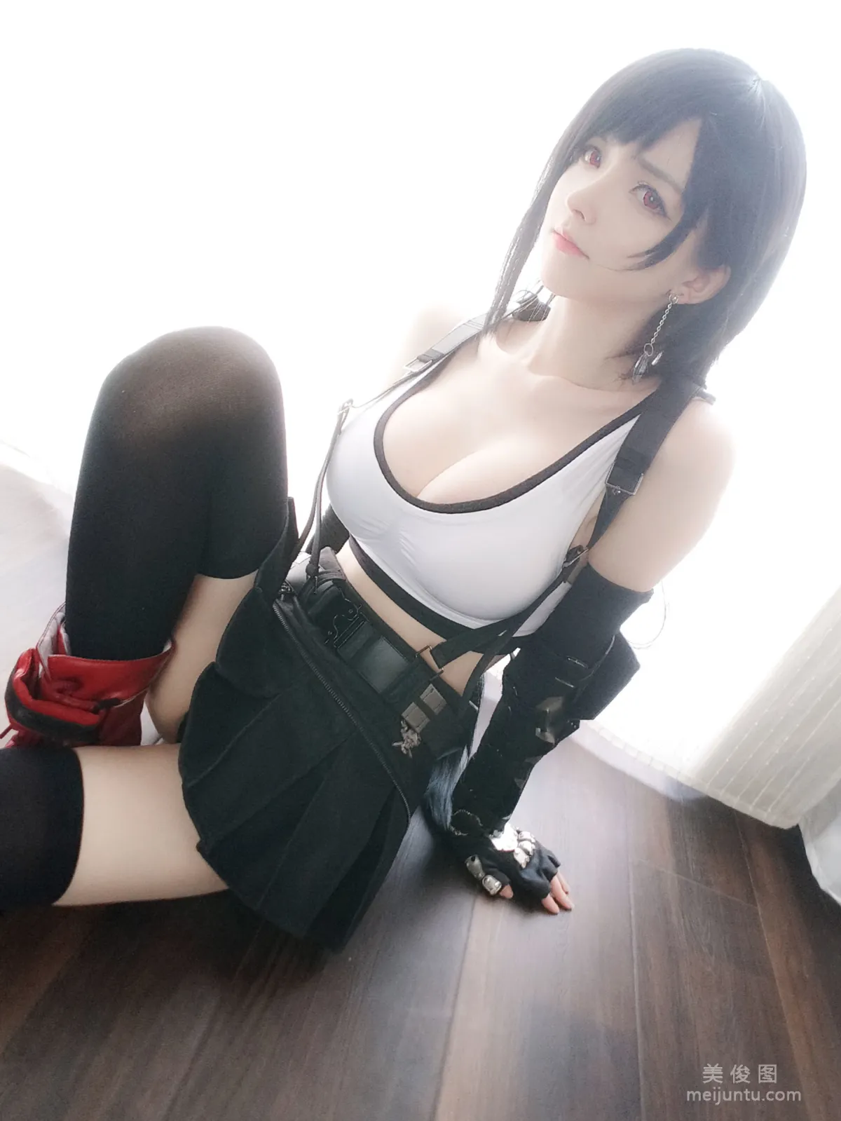 [Internet Celebrity Model Coser] Yixiao Yangze Tifa Standard Outfit Photo Set photo 7