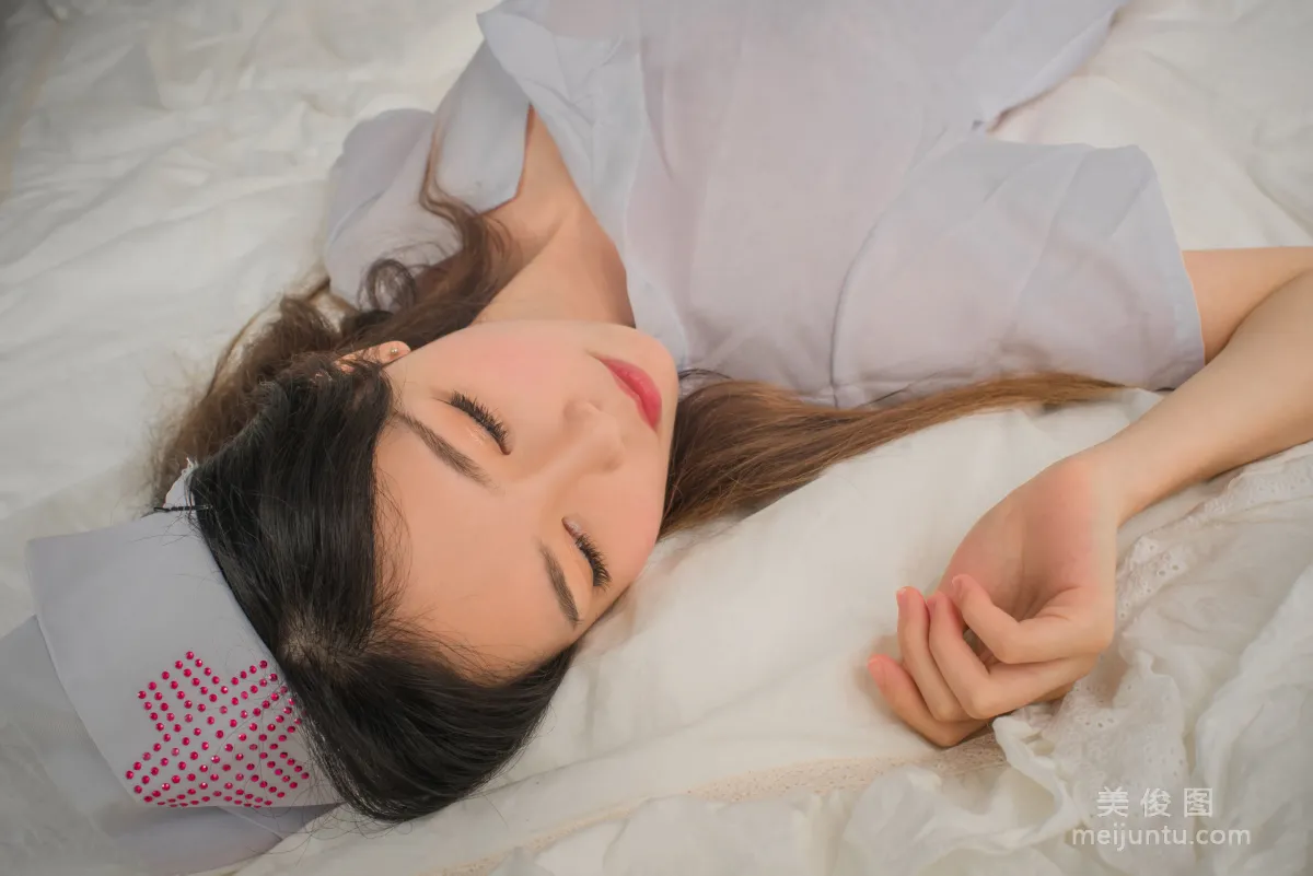 抖娘-利世 《俏皮小护士》 写真集15