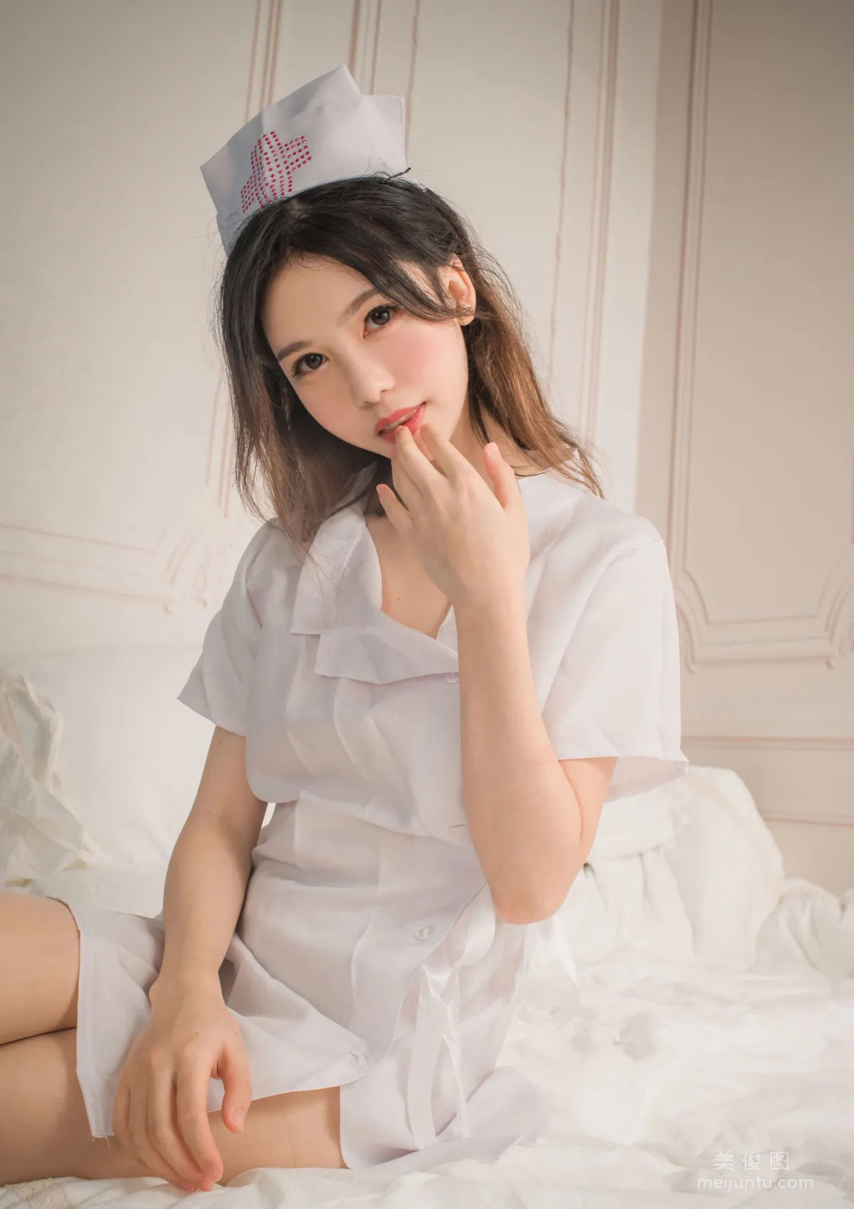 抖娘-利世 《俏皮小护士》 写真集28