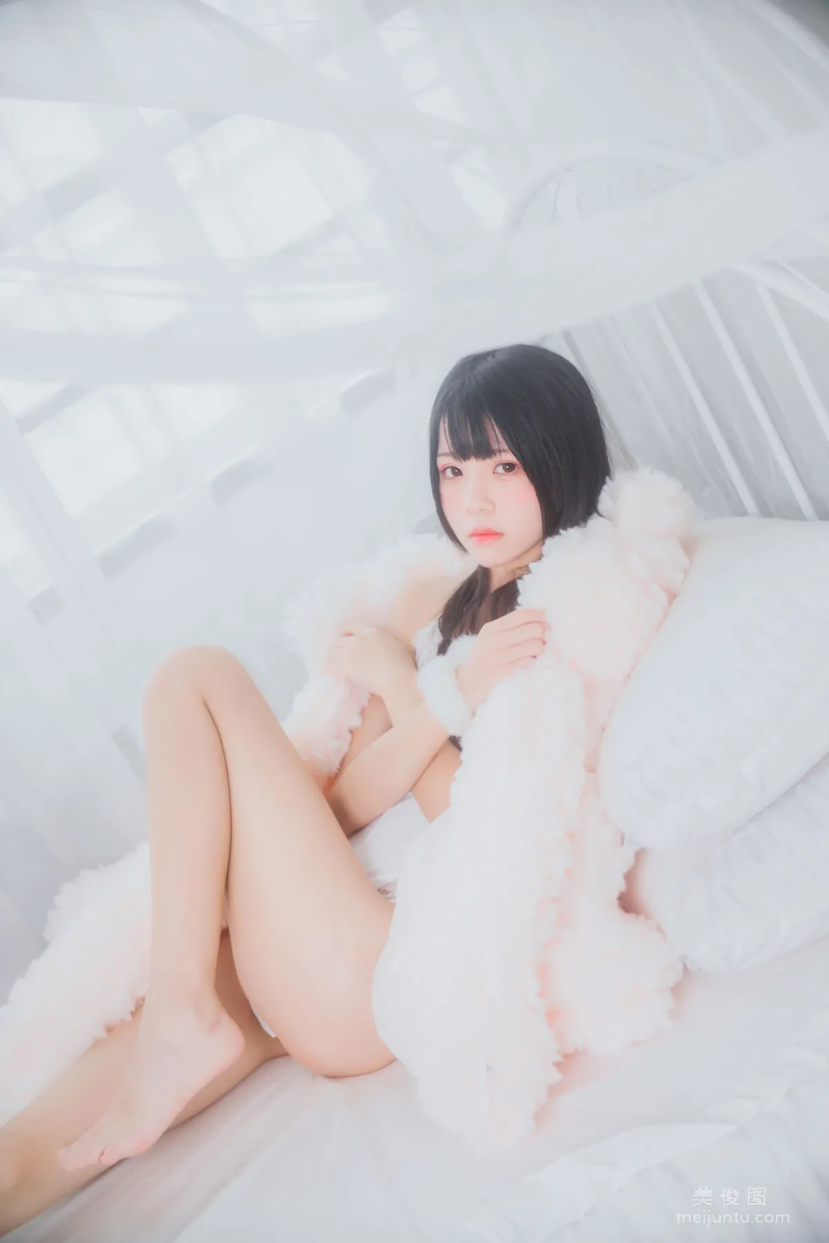 Ying Taomiao, Hibernation Series Pure White Private Shoot Photo Set photo 9