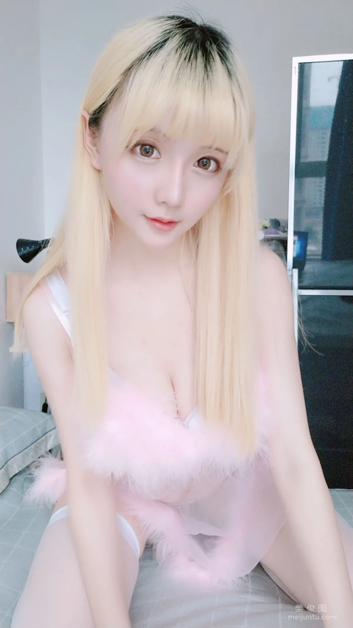 [Web Idols Coser] Xingzhi Chichi, Pink Pajamas, Photo Set photo 1