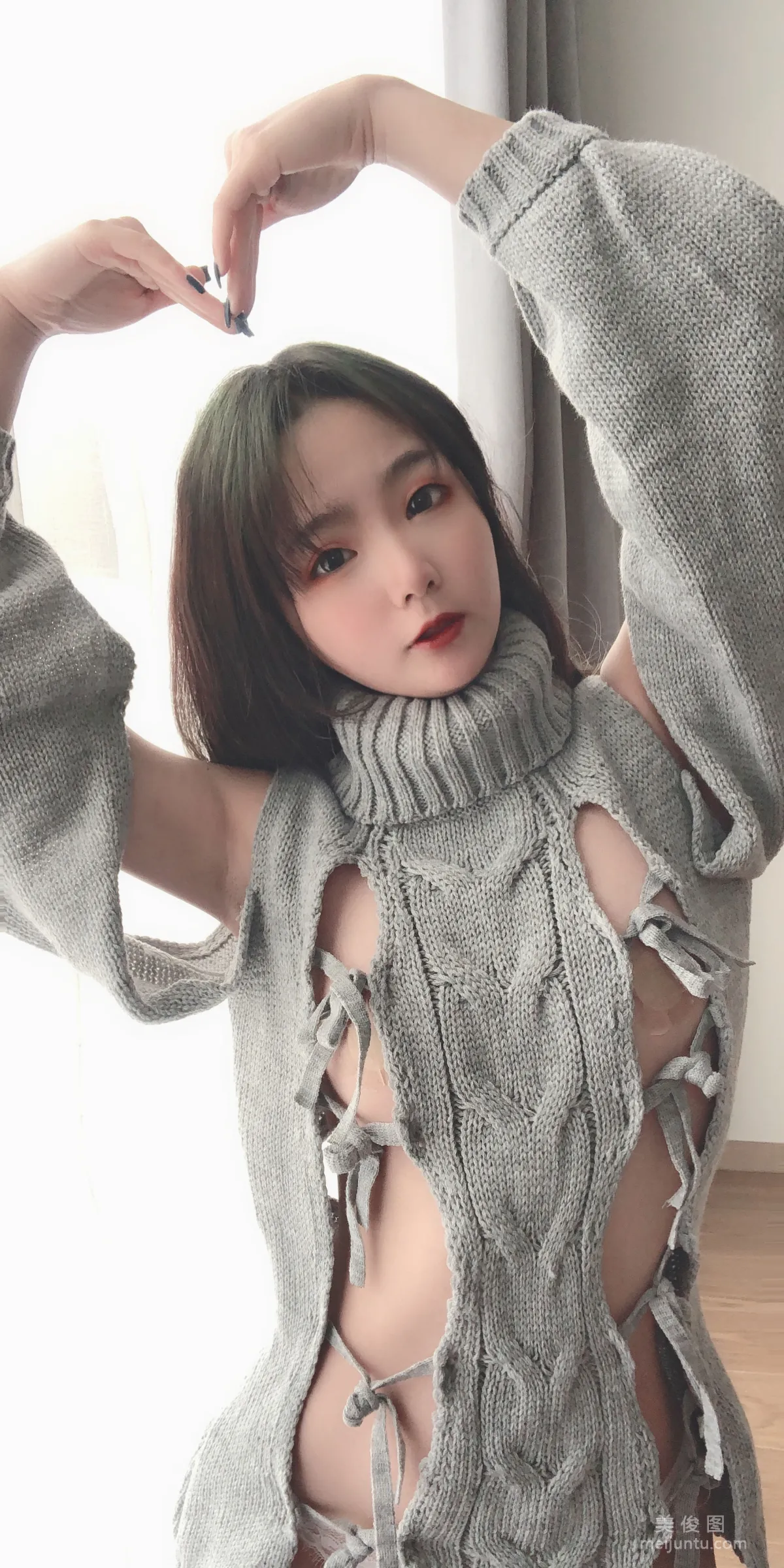 Coser Shi Qingshui "Backless Sweater" Photo Set photo 13
