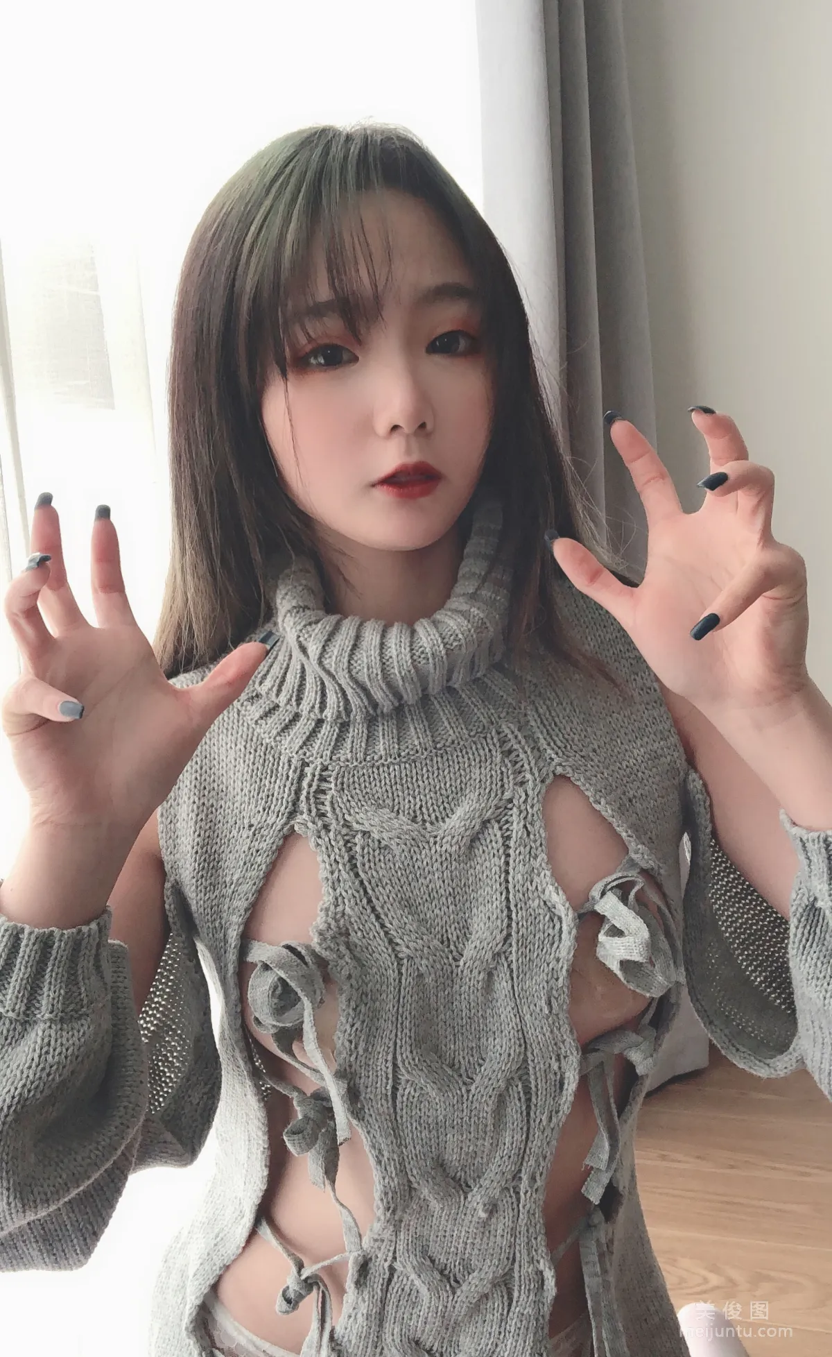 Coser Shi Qingshui "Backless Sweater" Photo Set photo 8