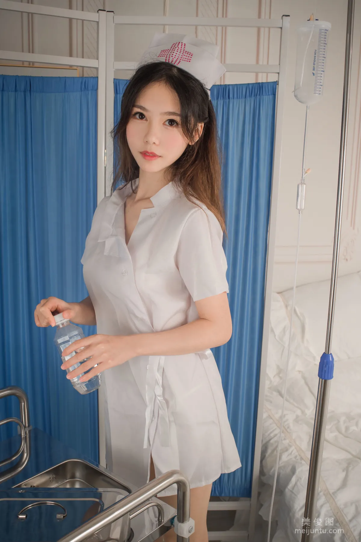 抖娘-利世 《俏皮小护士》 写真集1