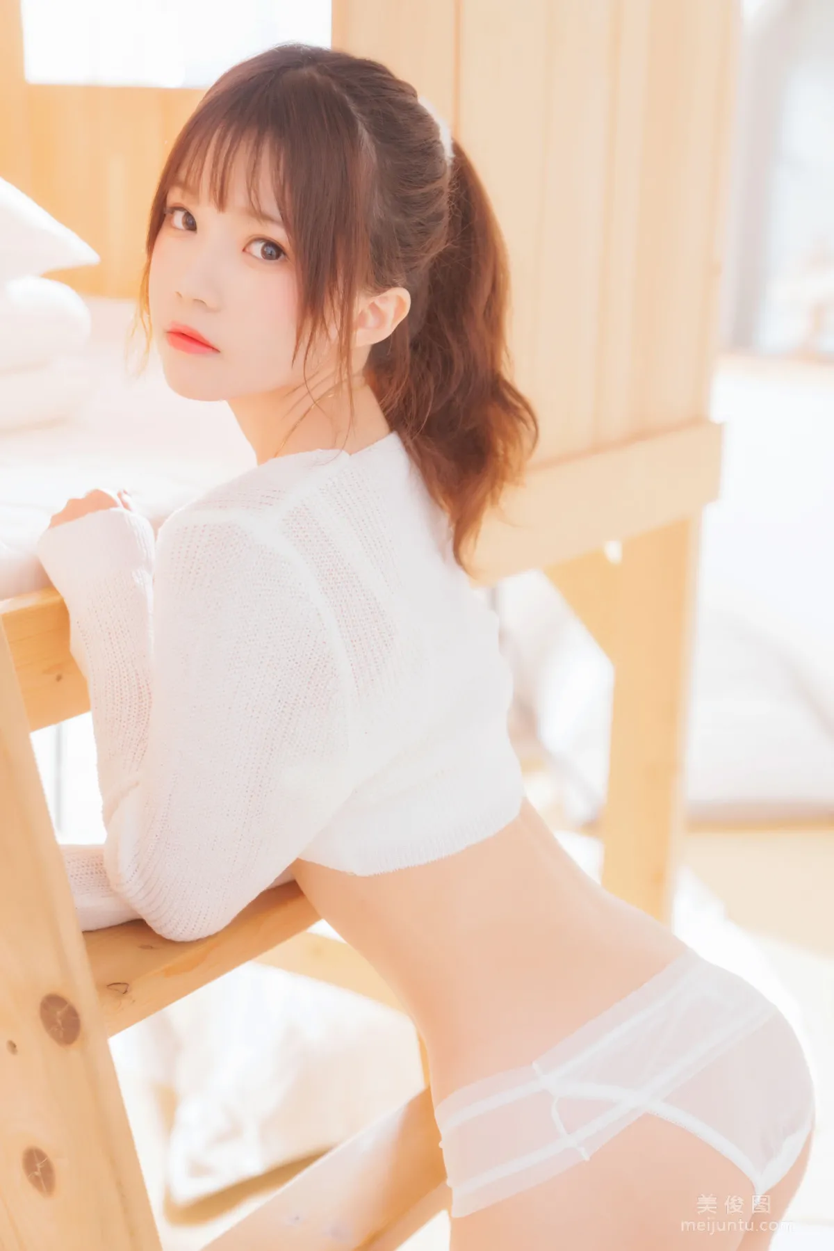 Ying Taomiao 《Black & White: Dreamy White》 Photo Set photo 2