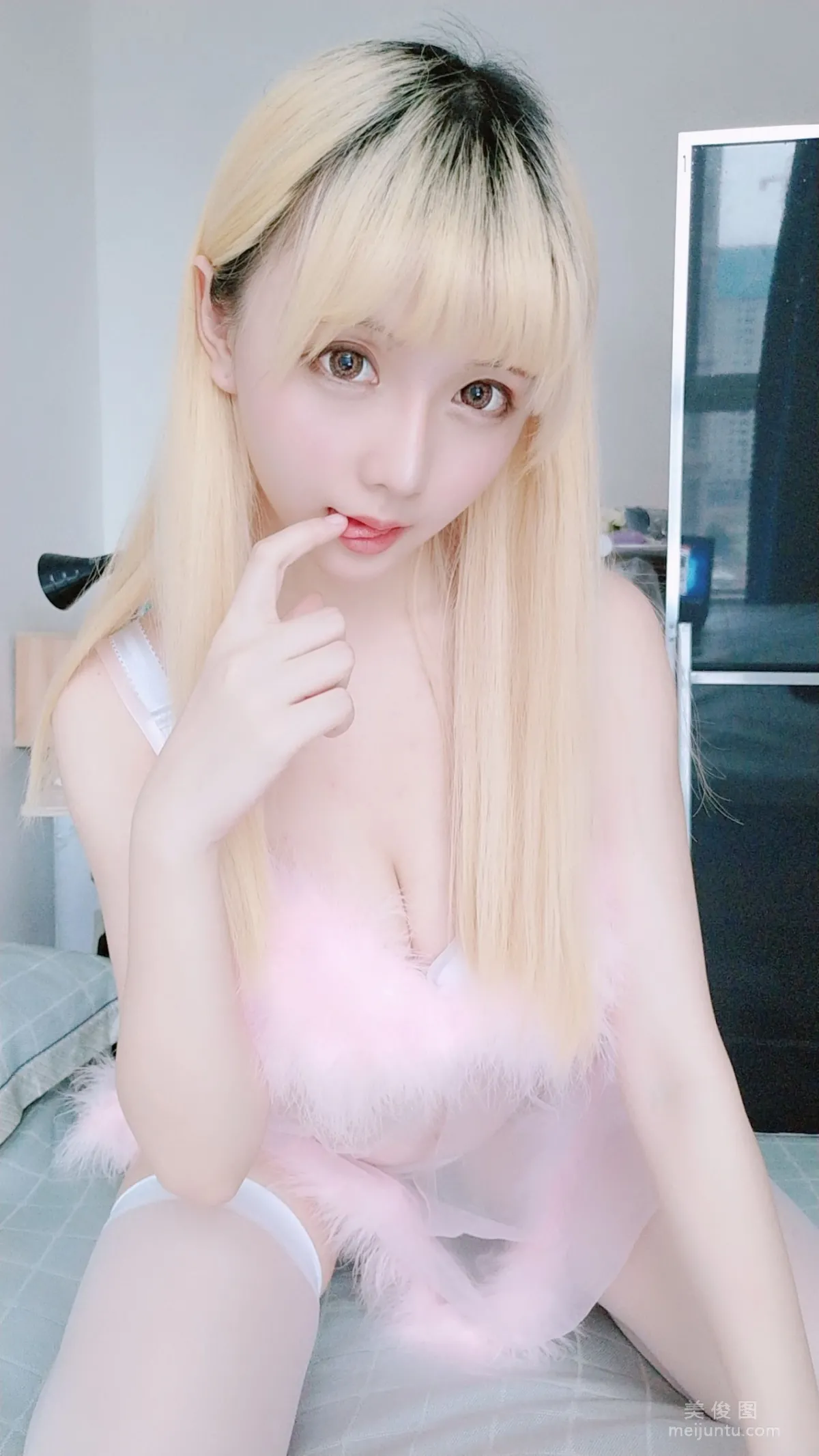 [Web Idols Coser] Xingzhi Chichi, Pink Pajamas, Photo Set photo 2