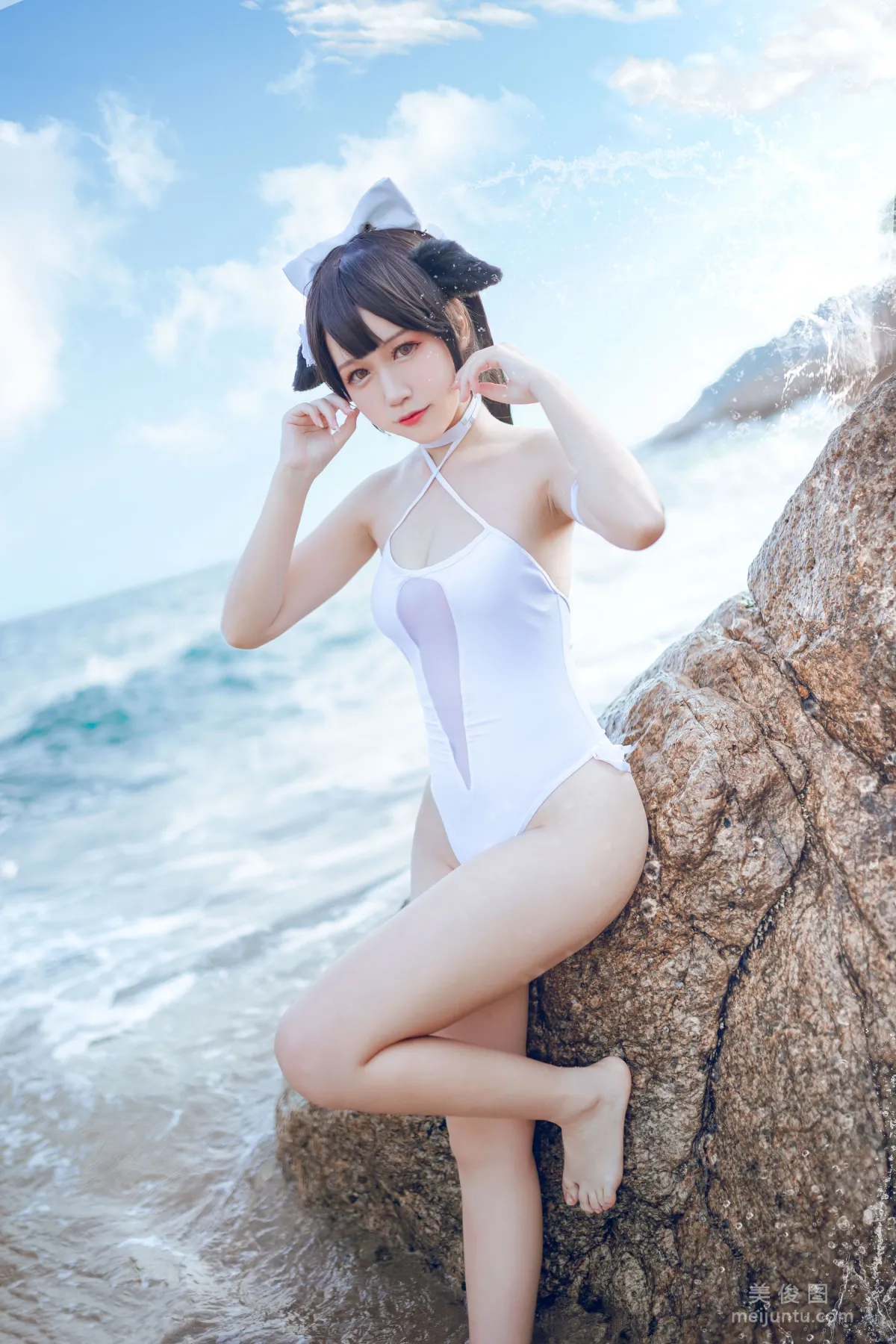 Douniang Lishi x Bu Daimao, Mastiff Beach Swimwear Photo Set photo 4