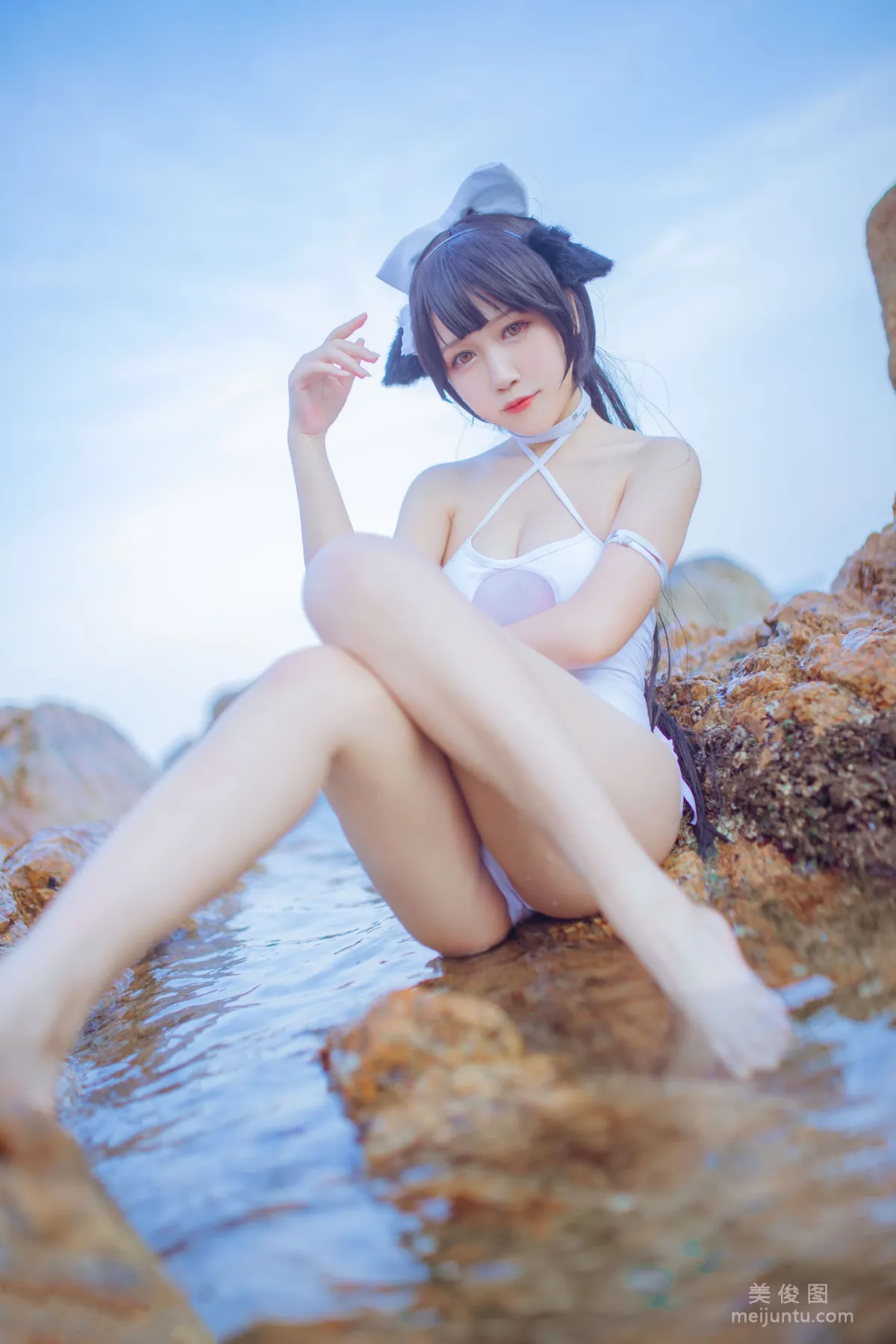 Douniang Lishi x Bu Daimao, Mastiff Beach Swimwear Photo Set photo 20