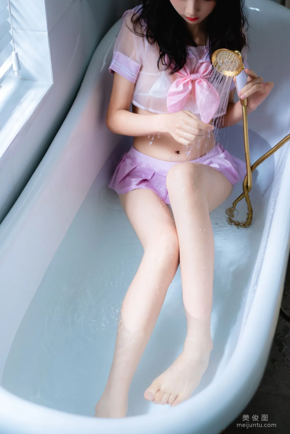[网红Coser] 西瓜 《私房浴缸》 写真集9