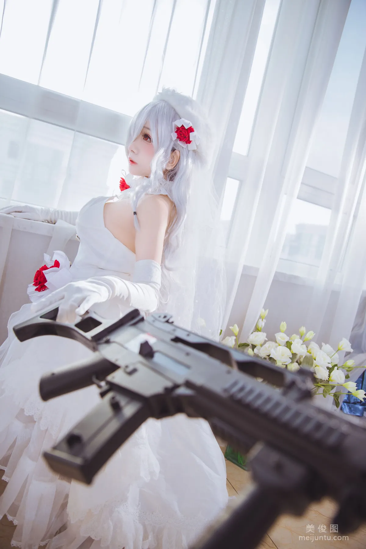[网红Coser] 日奈娇 《g36c 礼服》 写真集19