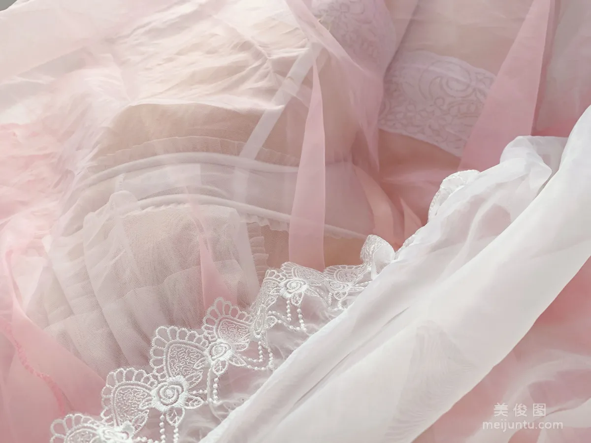 Baiyin 81: Web Idols photo 1