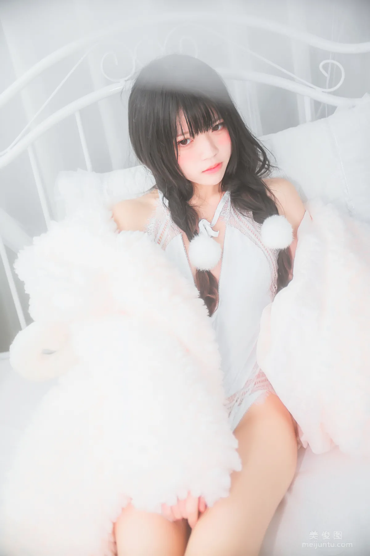 Ying Taomiao, Hibernation Series Pure White Private Shoot Photo Set photo 41