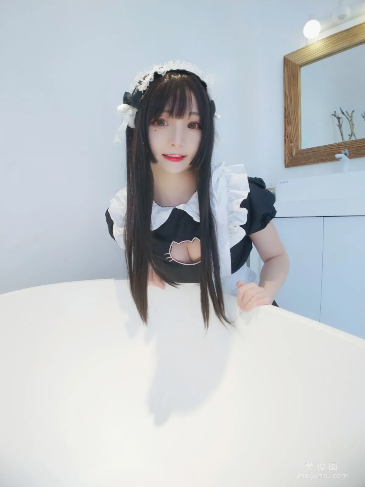 [Web Idols Coser] Guchuan kagura, Black and White Maid, Photo Set photo 2