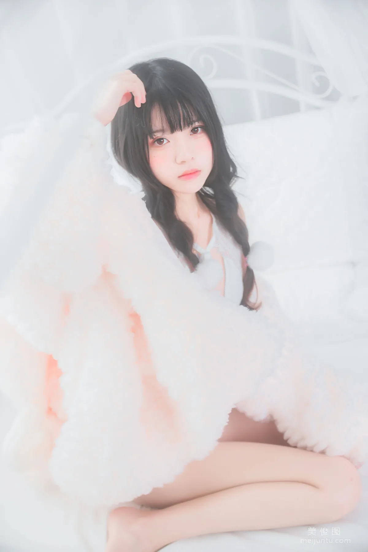 Ying Taomiao, Hibernation Series Pure White Private Shoot Photo Set photo 38