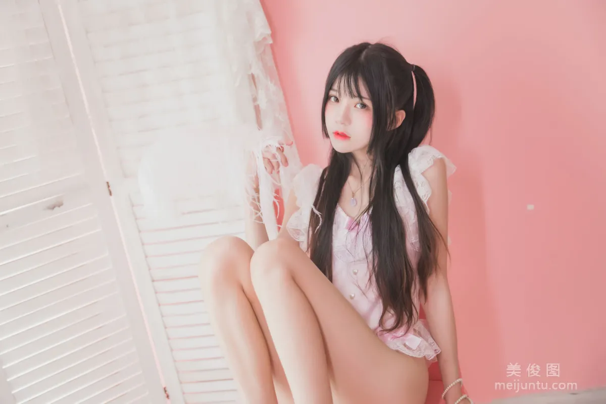 Ying Taomiao: Web Idols photo 3