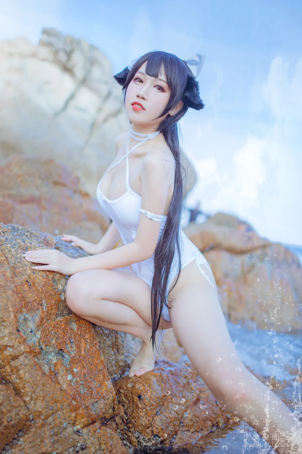 Douniang Lishi x Bu Daimao, Mastiff Beach Swimwear Photo Set photo 12