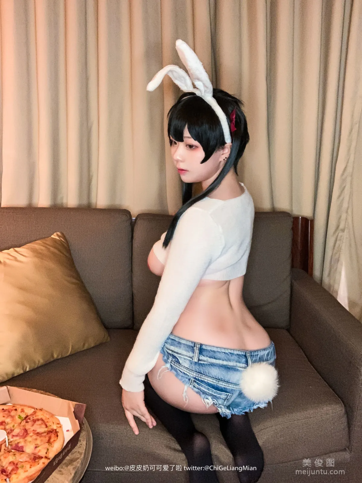 [美女Coser] 皮皮奶可可愛了啦 《披薩白兔》 寫真集 35