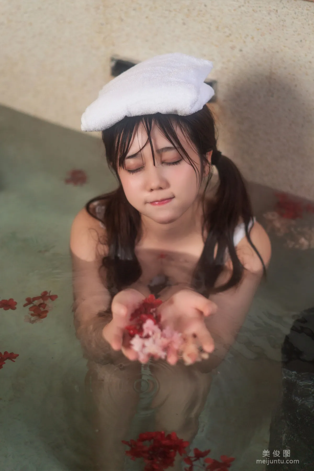 [美女Coser] 姬镜酱 《私奔之温泉》 写真集7