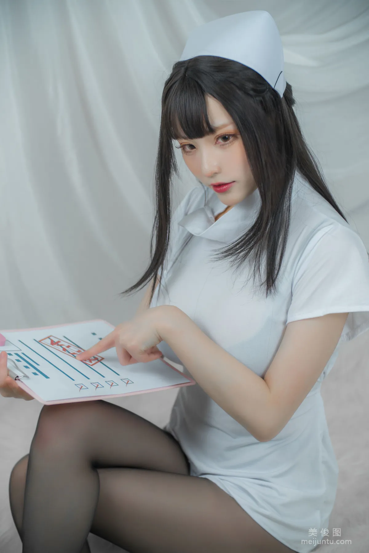 Qisikuai wii, White Nurse, Photo Set photo 46