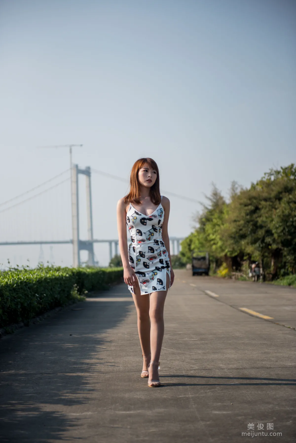 Qingshui Younai, Wind-Riding Street Snap Tight Skirt and Stockings, Photo Set photo 24