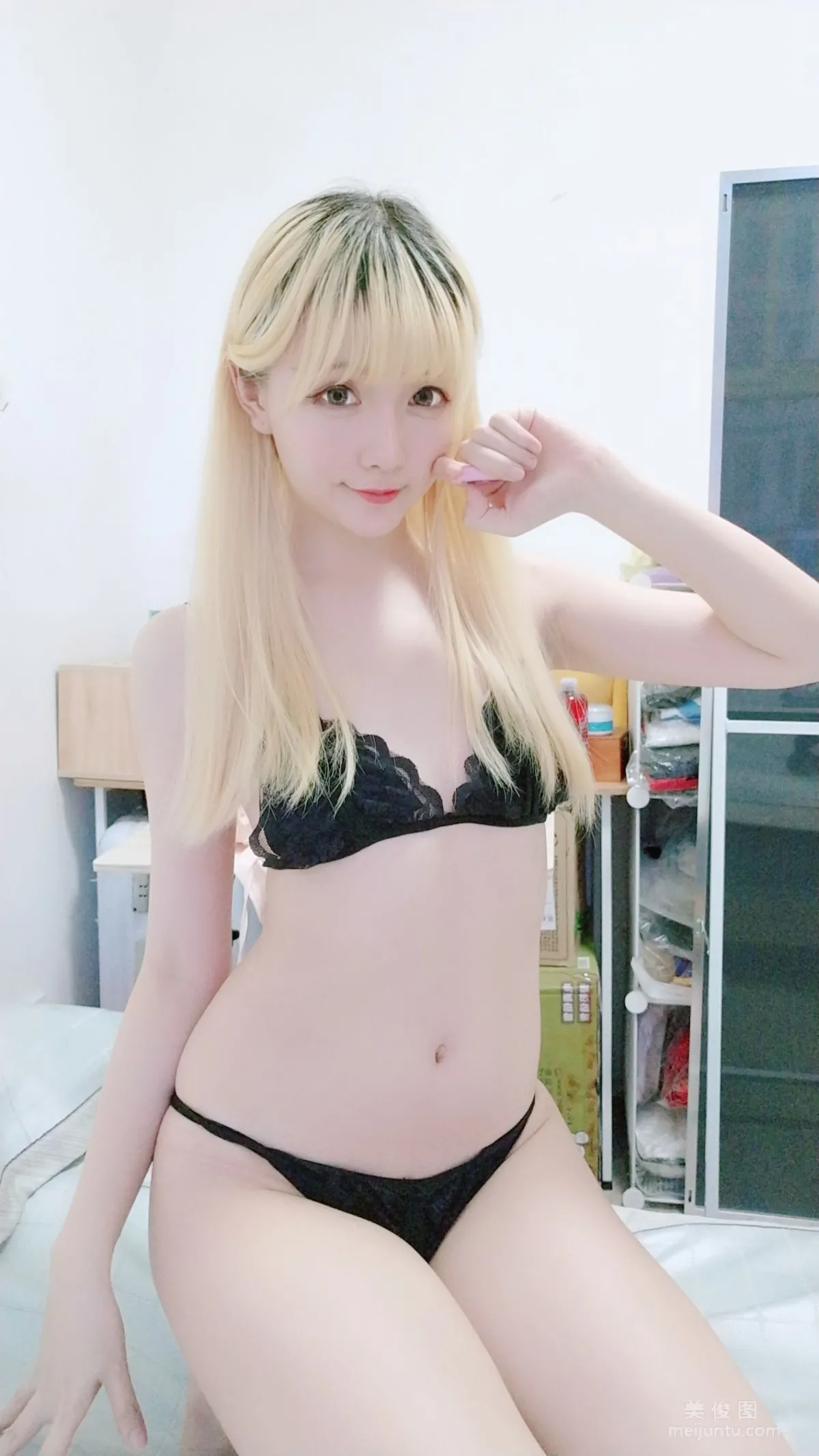 Coser Girl Xingzhi Chichi Black Uniform Photo Set photo 3