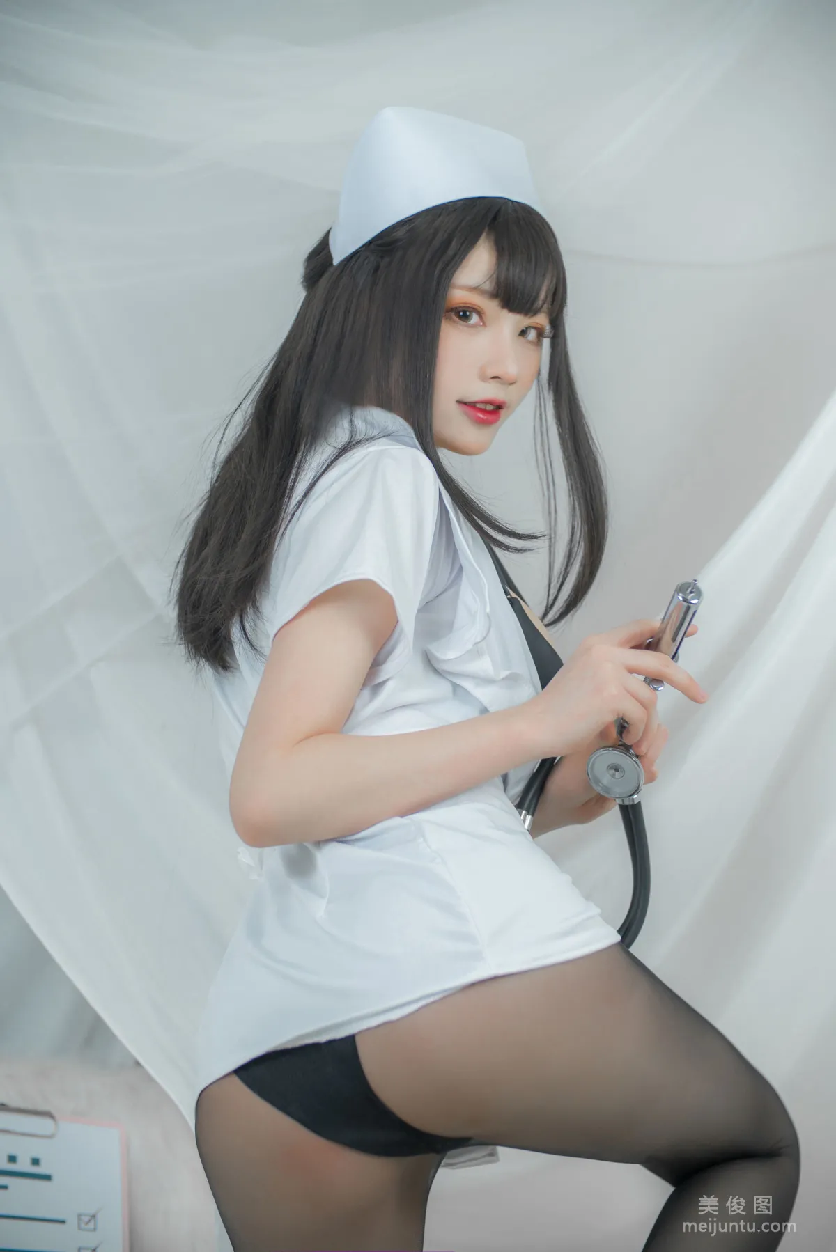 Qisikuai wii, White Nurse, Photo Set photo 8