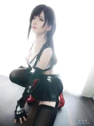 [網紅模特Coser] 一小央澤 《蒂法公式裝》 寫真集
